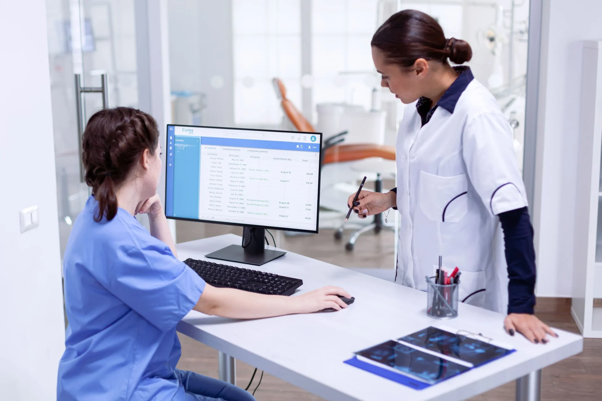 stomatolog-nurse-tooth-clinic-checking-patient-appointment stomatolog-nurse-tooth-clinic-checking-patient-appointment