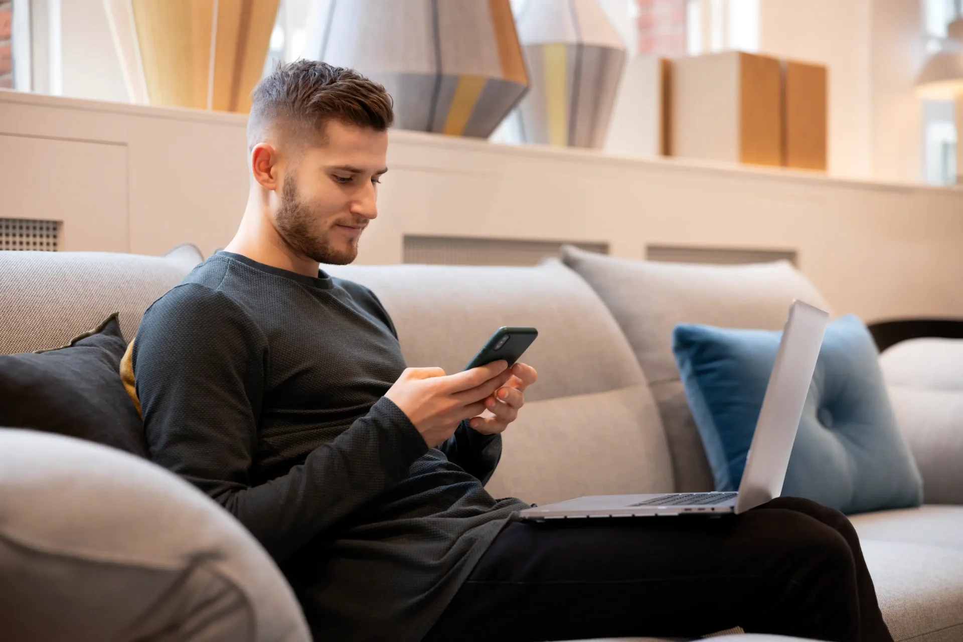 digital-nomad-working-remotly-their-project digital-nomad-working-remotly-their-project